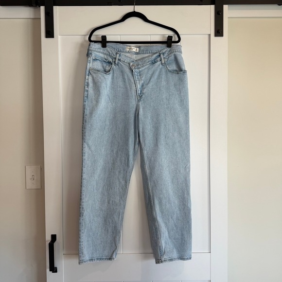 ABERCROMBIE & FITCH The 90s Straight Ultra High Rise Jeans Size 33/16 Short - Picture 1 of 8